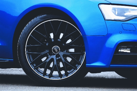 Land vehicle alloy wheel Photo