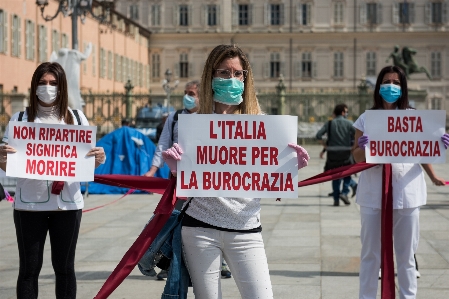 美容師 イタリアの イタリア covid-19（新型コロナウイルス感染症）
 写真