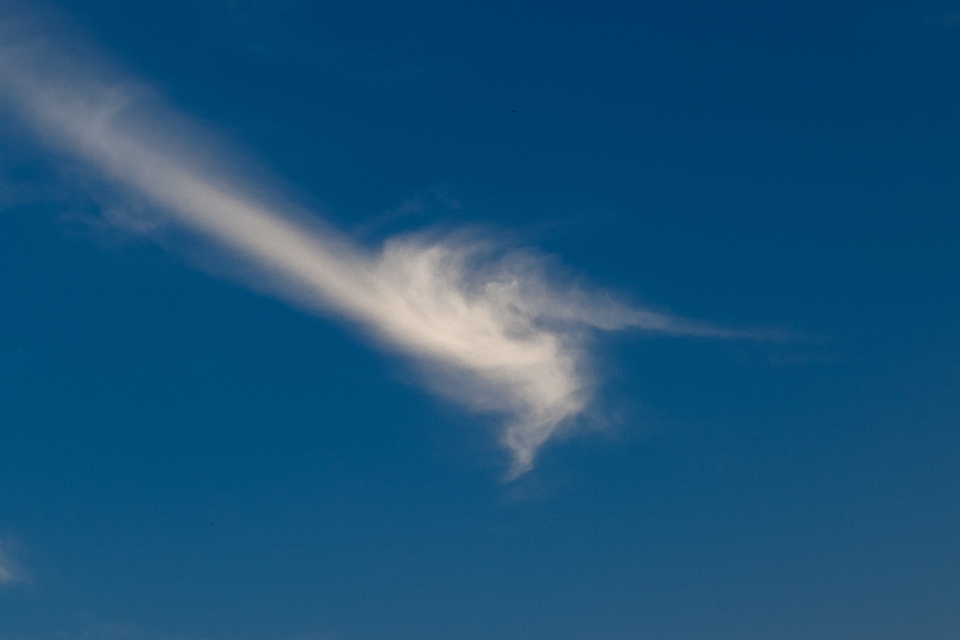 空 クラウド 青 昼間