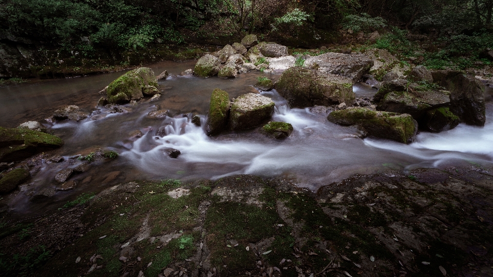 Paisaje agua piedra recursos hídricos
