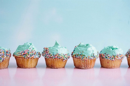 Photo Petit gâteau tasse à pâtisserie
 nourriture crème au beurre
