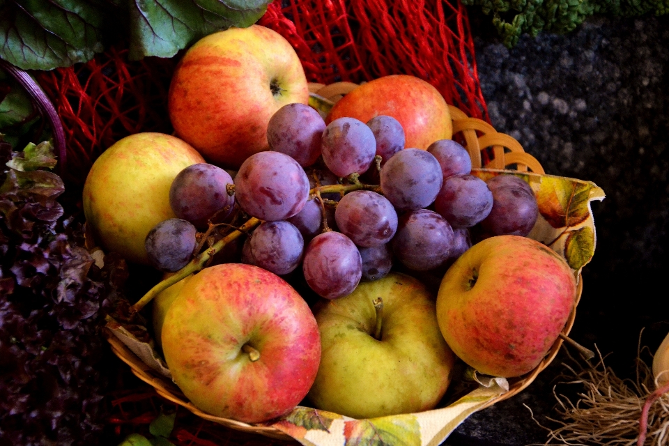 Makanan alami
 lokal
 buah apple