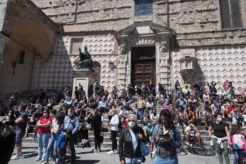 Perugia
 masken covid
 menschen