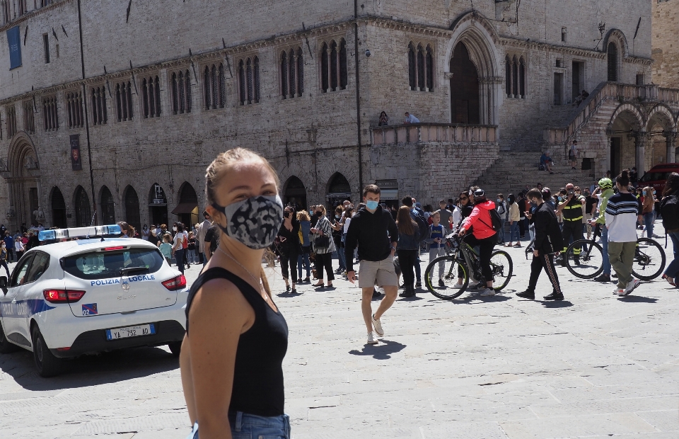 Perugia masks covid people