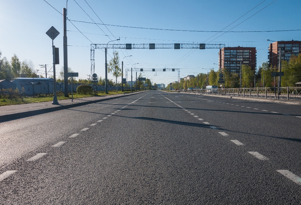 Straße asphalt
 autobahn fahrbahn
