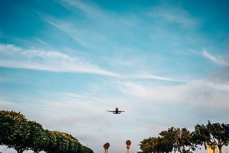 Foto Langit awan biru siang hari