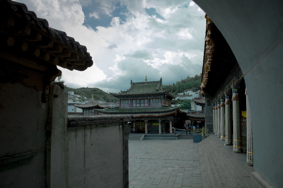 Temple ciel tibétain nuage