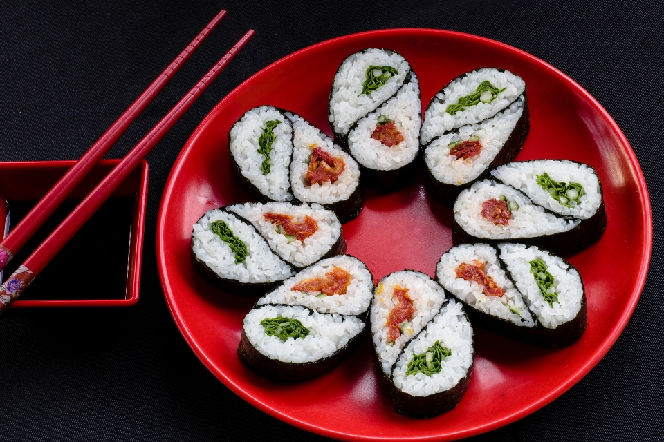 Piatto cibo gimbap
 cucina