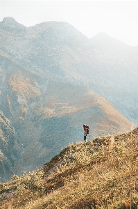 Foto Bentang alam pegunungan
 gunung punggung bukit
 langit