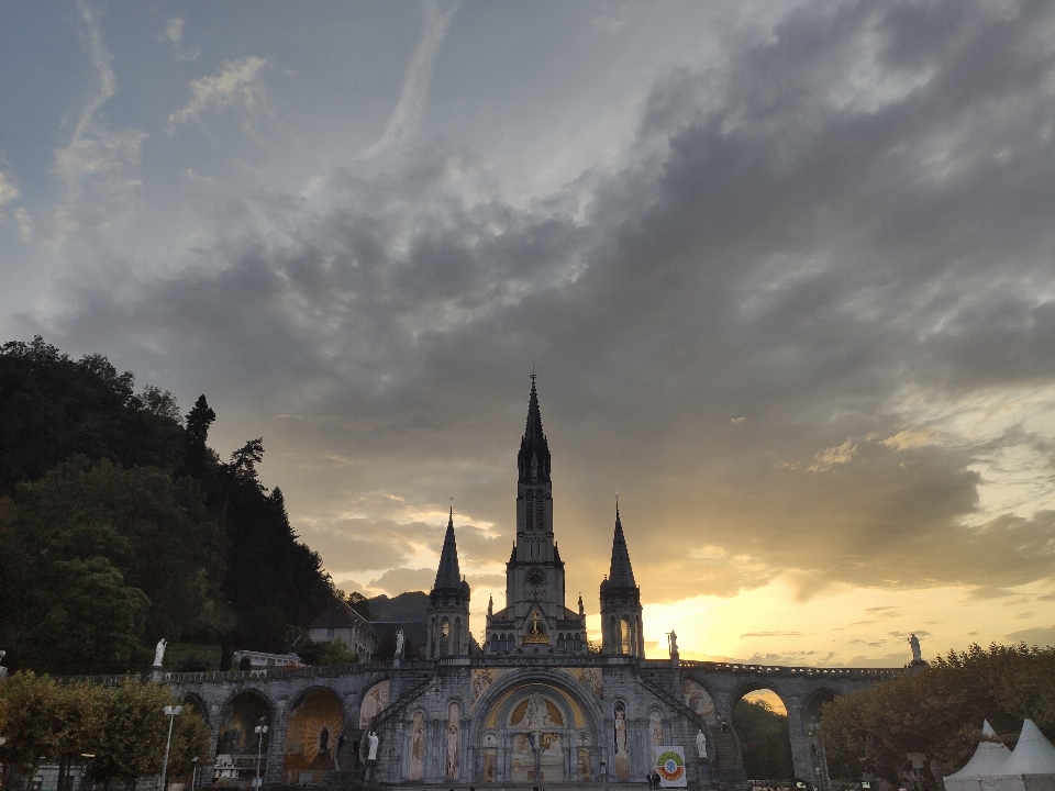 Sanctuaire lourdes
 france bernardette
