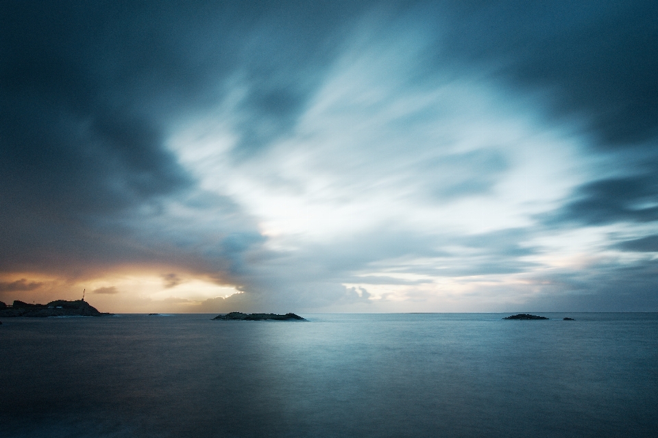 Langit cakrawala awan biru