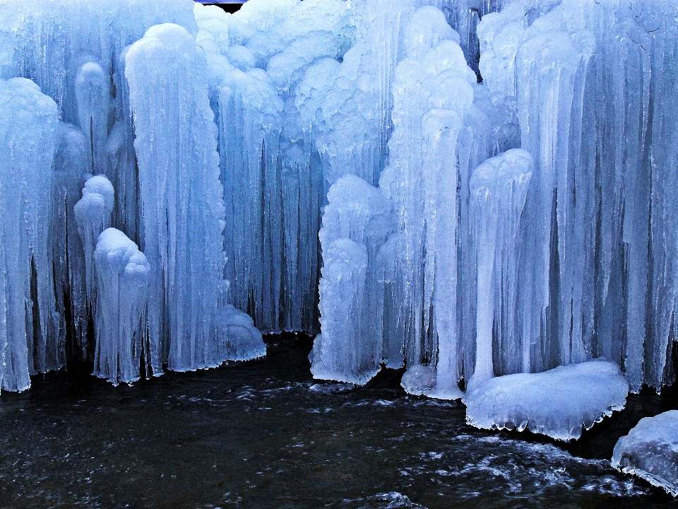 Eisbrunnen
 eis eiskaskade
 eiszapfen
