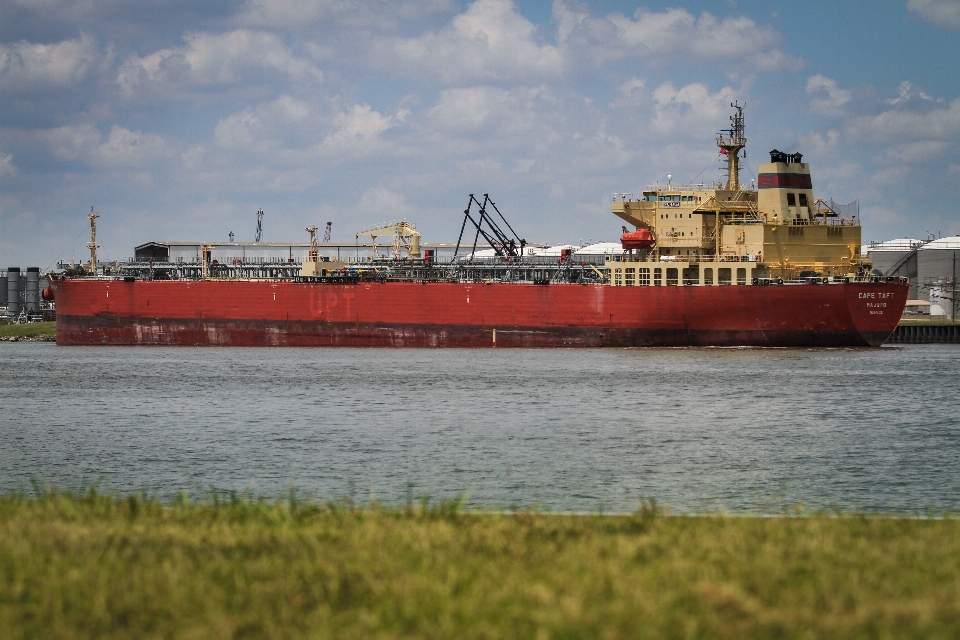 Cuirassés
 véhicule bateau vraquier
