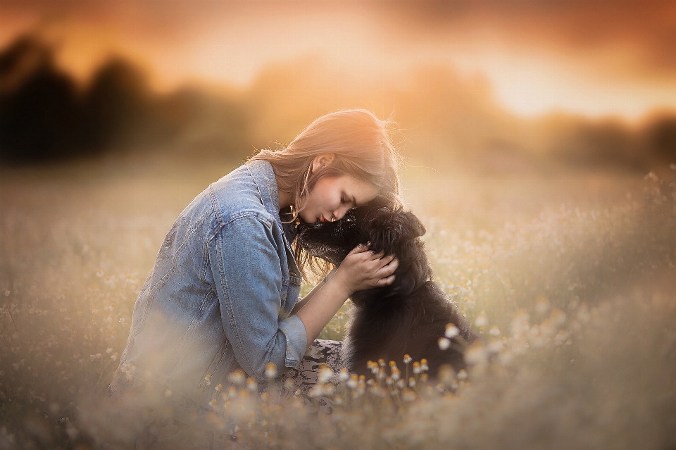 Mädchen natur hund menschen in der natur
