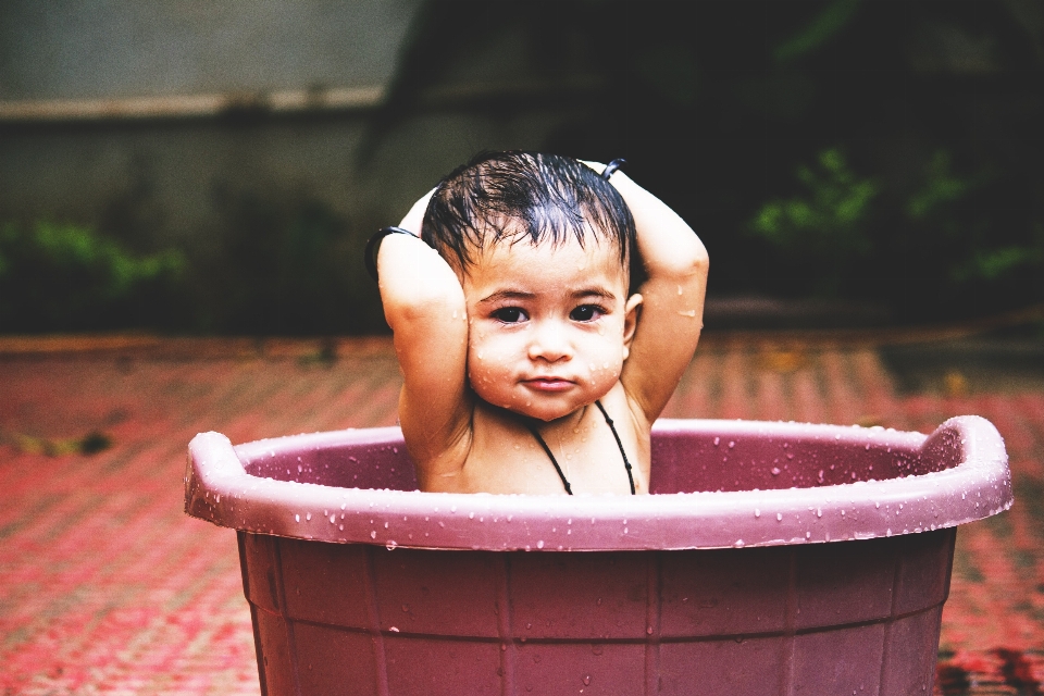 Water bathing face child