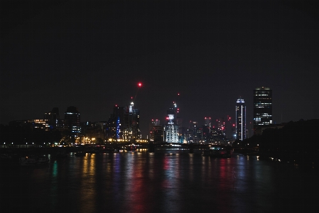 夜 街 首都圏
 空 写真