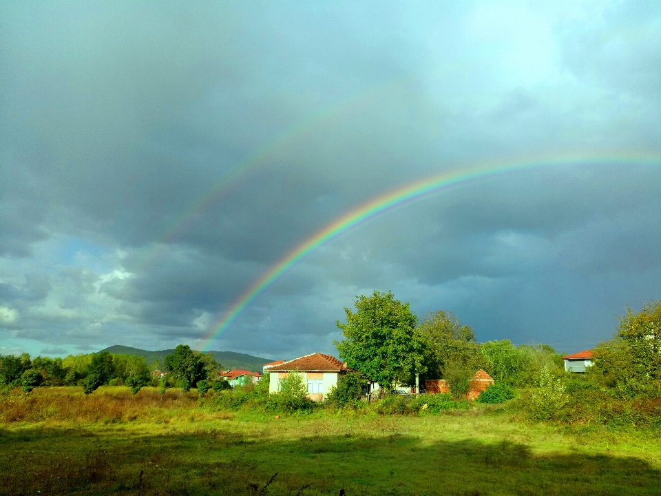 Pelangi warna langit awan