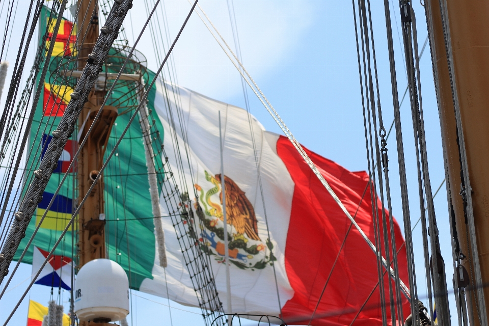 Flag mexico ship sea