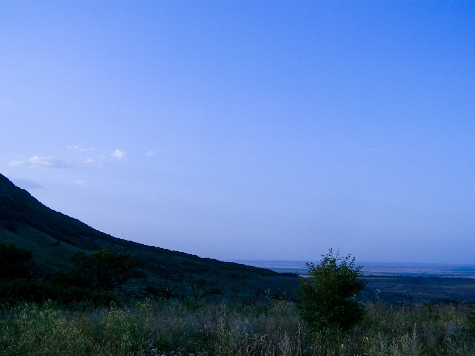 Cielo montaña noche artístico