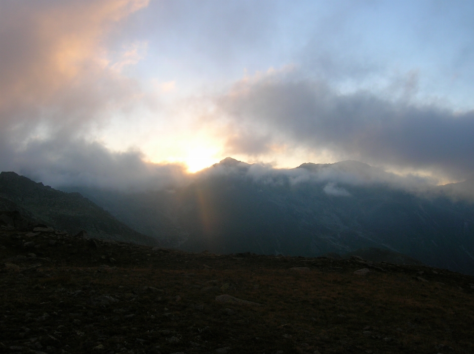 Himmel hochland bergige landschaftsformen
 atmosphärisches phänomen
