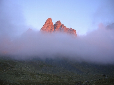 Foto Céu relevo montanhoso
 montanha fenômeno atmosférico
