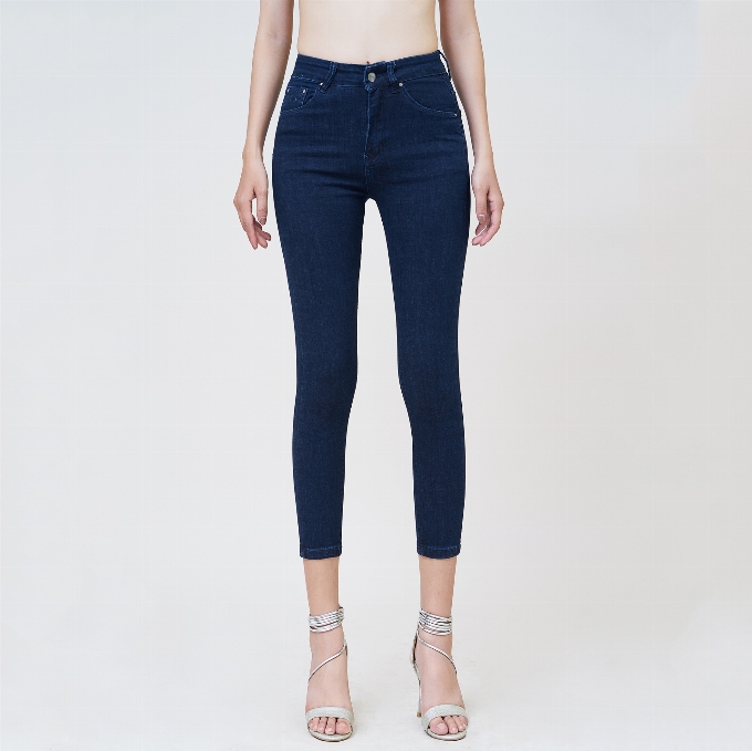 Aaa jeans
 jeans da donna
 attillati
 vestiario