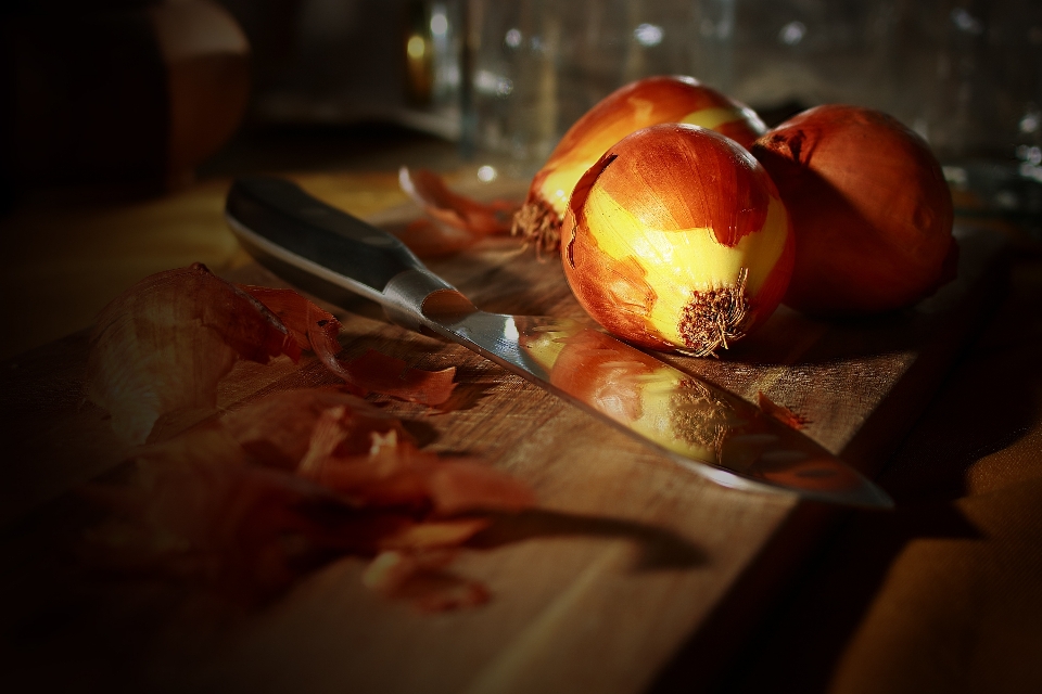 Zwiebel gastronomie messer holz hacken
