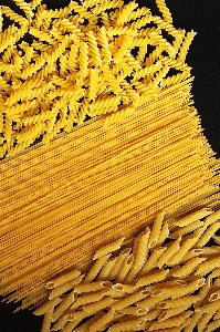 黄色 パスタ
 イタリア料理
 料理 写真