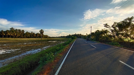 Foto Alam matahari terbenam malam