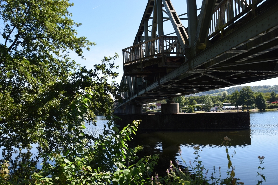 Heising
 bruecke
 menjembatani danau