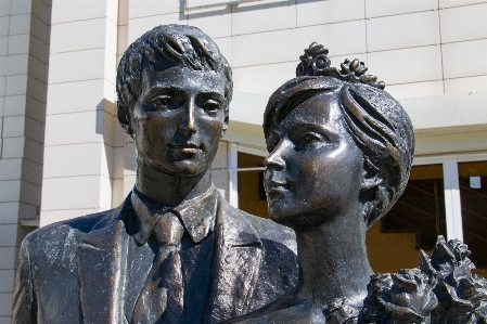 Couple wedding newlyweds monument Photo