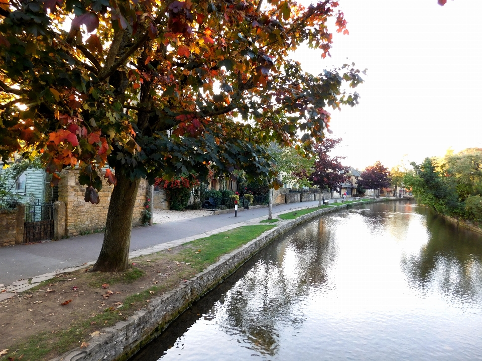 Cotswolds
 suyun üzerinde burton
 İngiltere stream