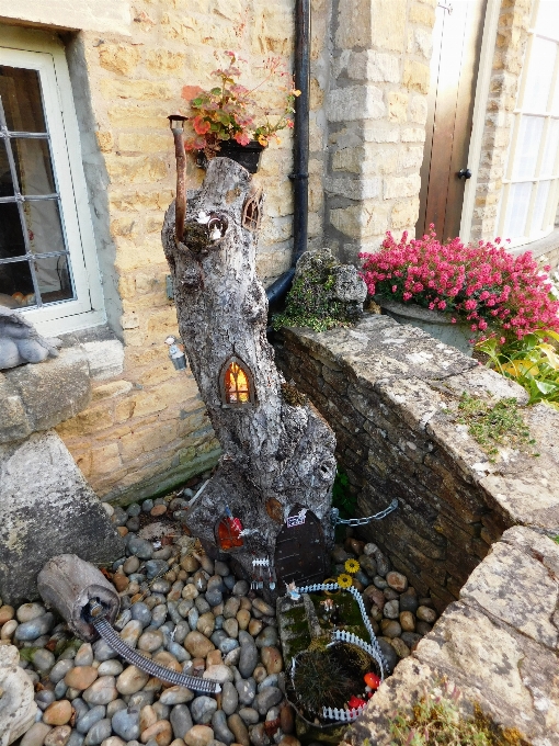 Pequeno jardim pitoresco
 de fadas
 bourton na água
