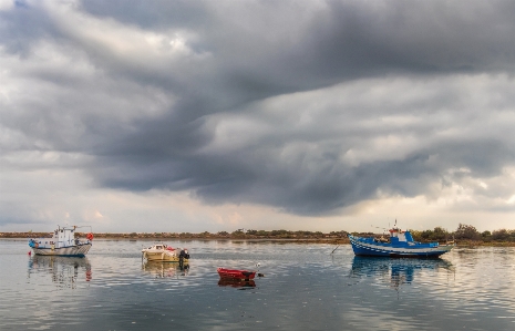 Foto Cielo cuerpo de agua
 transporte acuático
 nube