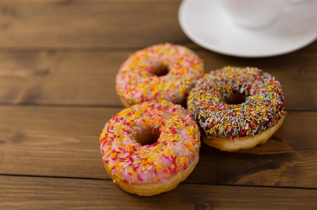 Foto Makanan bagel
 donat yang dipanggang