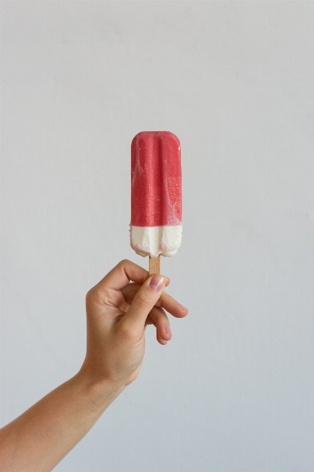 Rojo estallido del hielo
 dedo postre congelado
