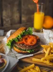 皿 食べ物 揚げ物
 ハンバーガー 写真