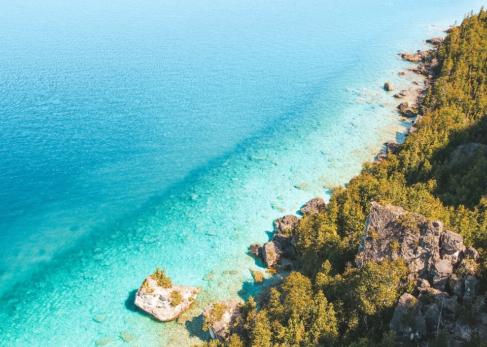 Costa azul mar cielo