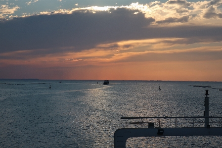 Foto Alba paesaggio marino
 orizzonte cielo