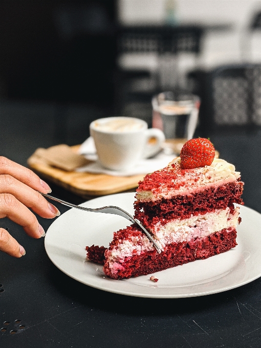 Makanan kue beludru merah
 hidangan penutup