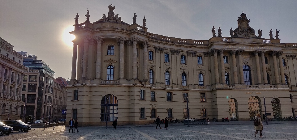 Berlino sole punto di riferimento edificio