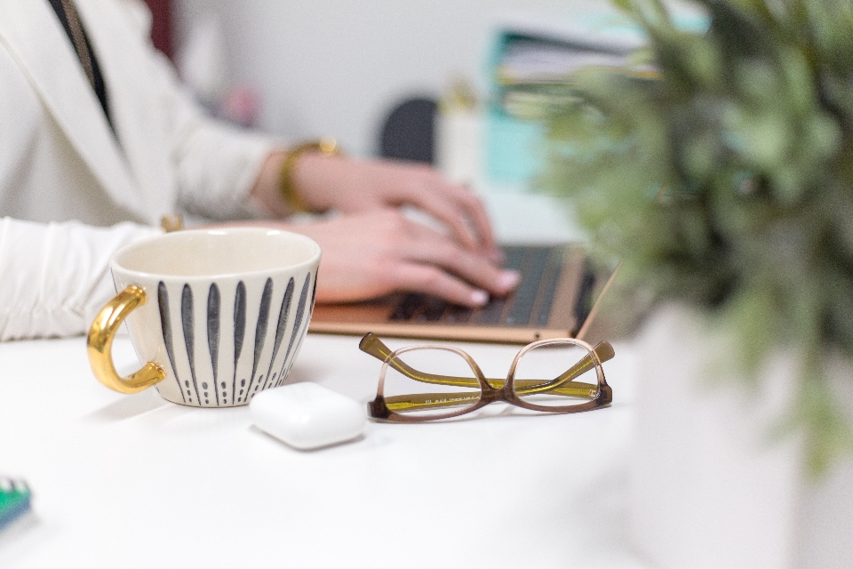 Eyewear glasses cup teacup