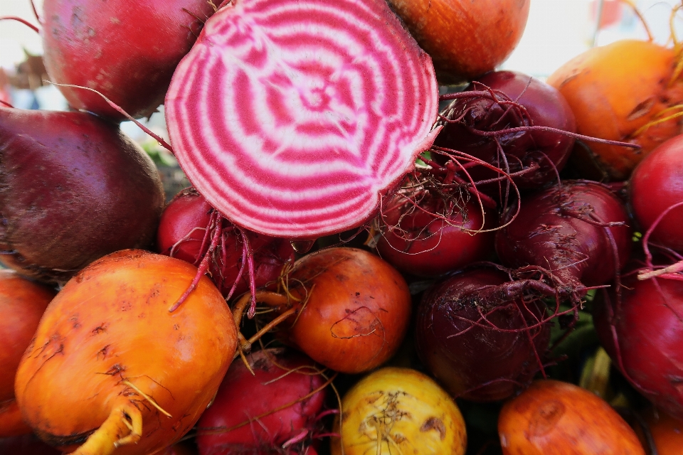 Natürliche lebensmittel
 lokales essen
 gemüse rübe