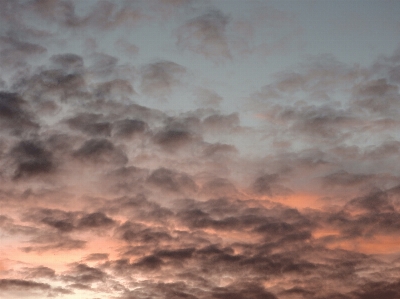 Foto Awan langit matahari oranye