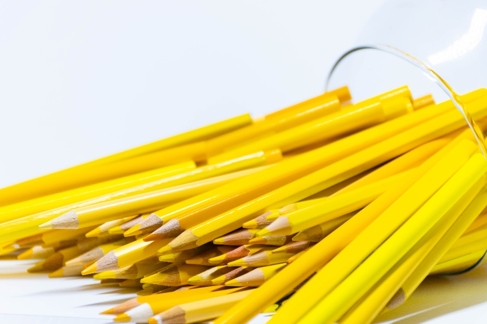 Des crayons jaune bois créatif