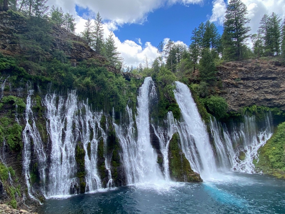 Burney jatuh
 air terjun jatuh california