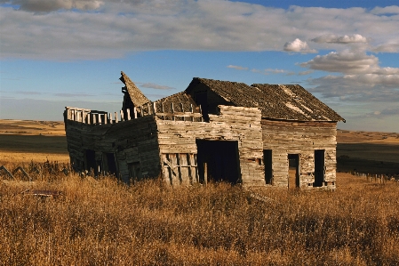 Prairie sky house grassland Photo