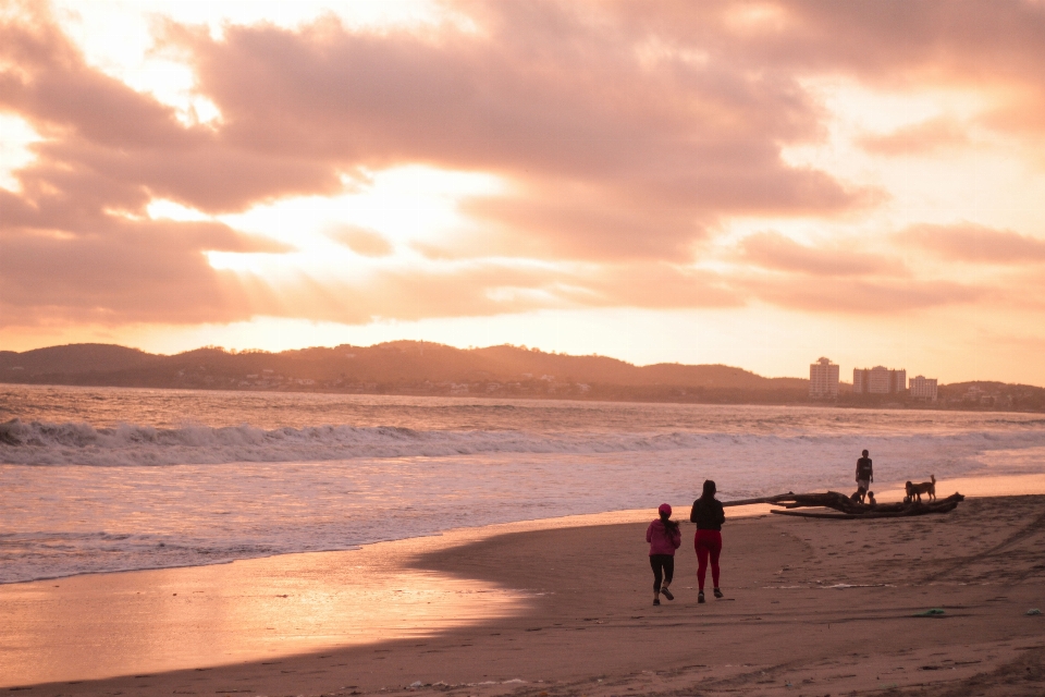 Coucher de soleil mer plage paix