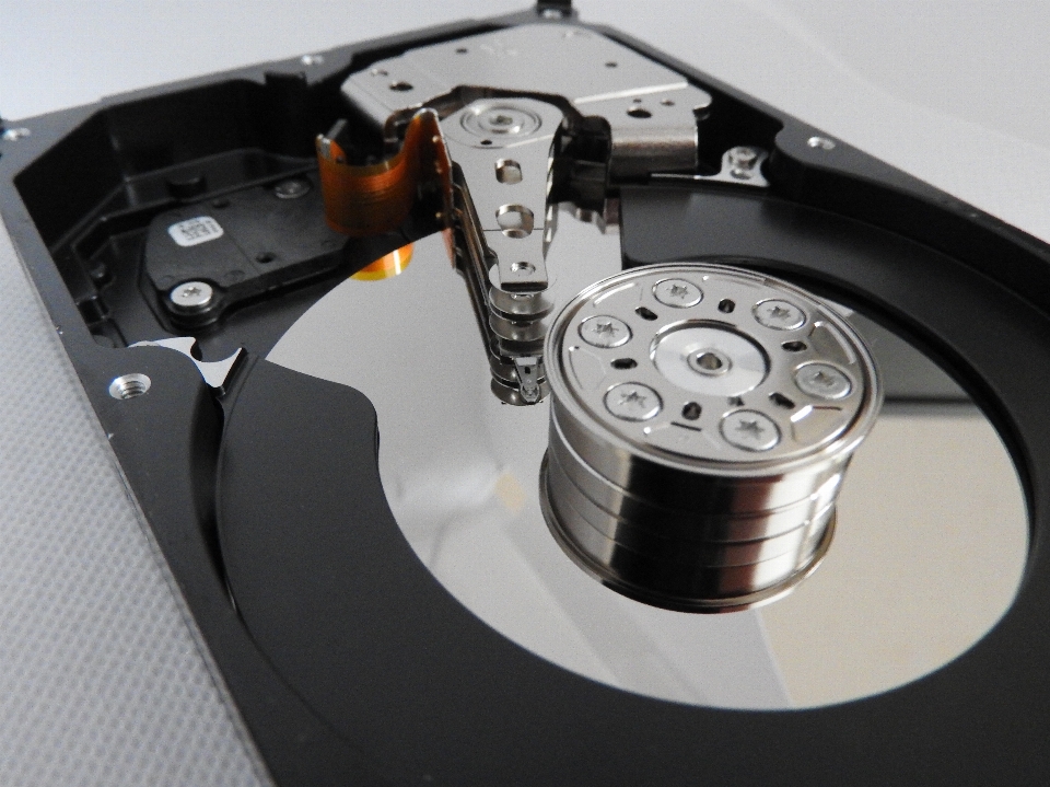 Harddisk logam data komputer
 operasi