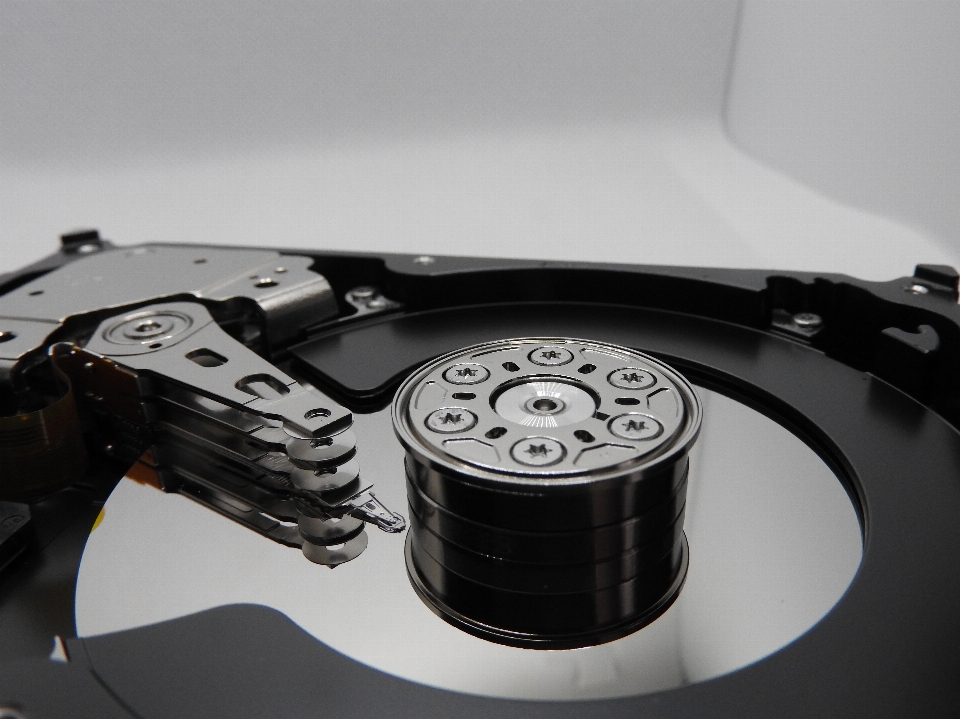 Harddisk logam data komputer
 operasi